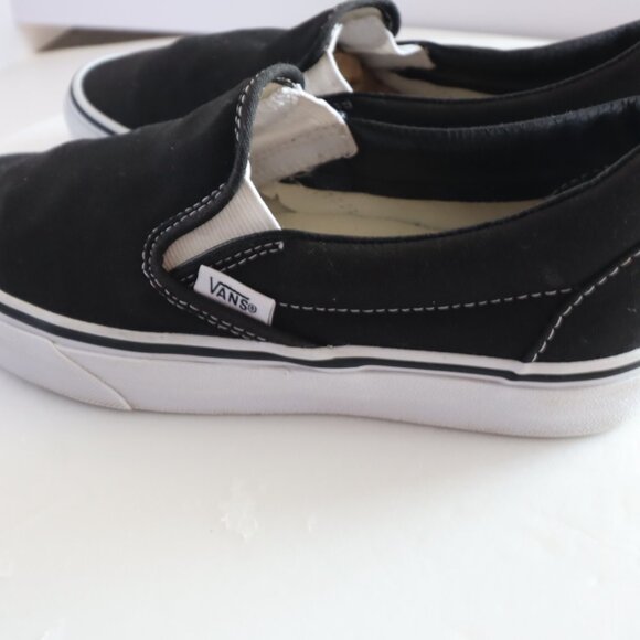 black vans classic slip ons. size us women 6 - Picture 4 of 6